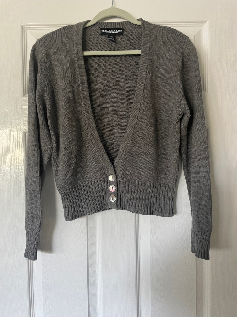 Monterey Bay Gray V-Neck Cropped Button Cardigan Ribbed Hem